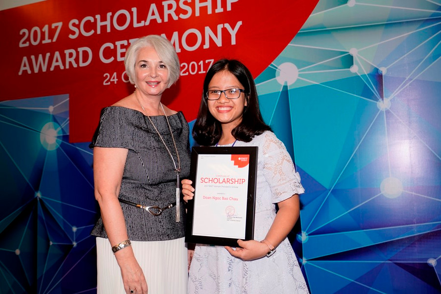 Sinh viên Đoàn Ngọc Bảo Châu nhận học bổng 100% học phí năm 2017