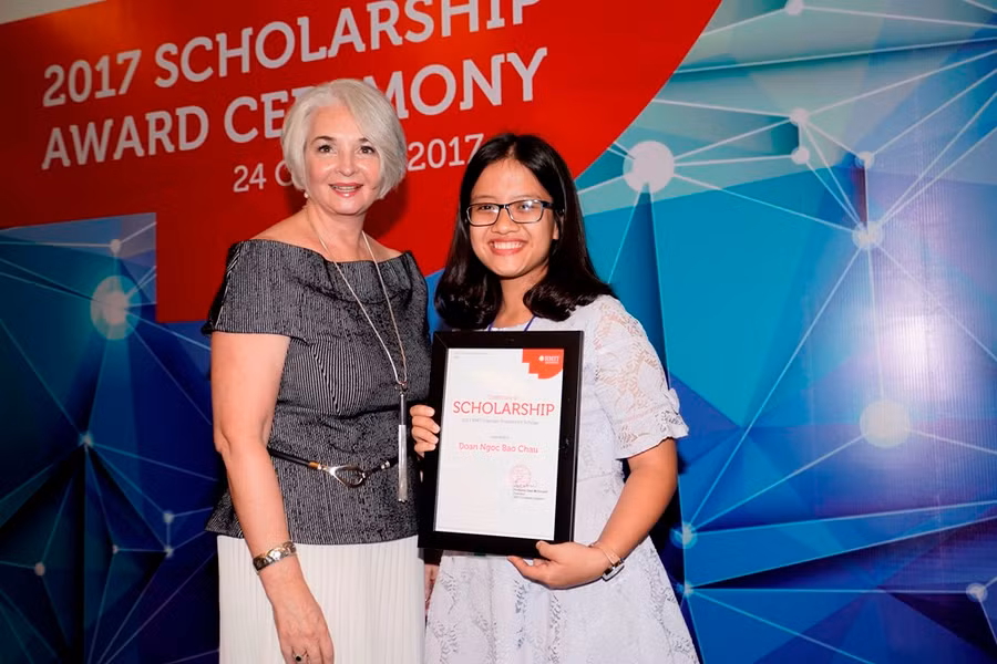 Sinh viên Đoàn Ngọc Bảo Châu nhận học bổng 100% học phí năm 2017