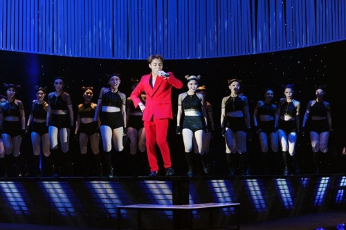 Nam ca sĩ Sơn Tùng M-TP bảnh bao trên sân khấu "Đêm hội chân dài 9". Dem-hoi-chan-dai-9-Son-Tung-mtp-Nguoiduatin (5)