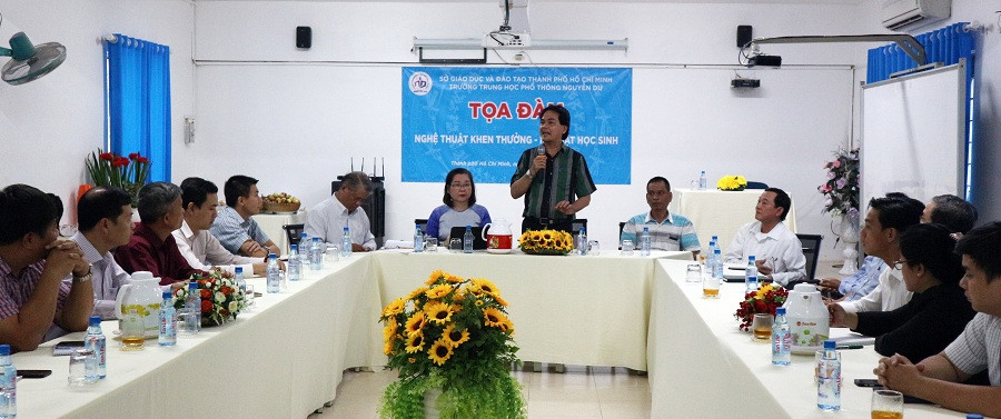 Quang cảnh buổi tọa đàm Nghệ thuật khen thưởng - kỷ luật học sinh