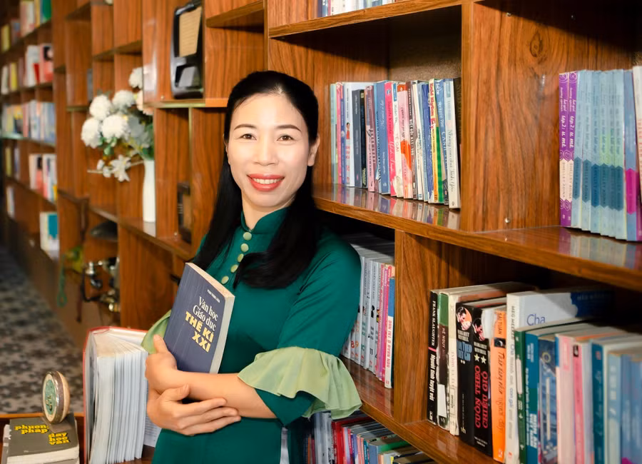 Với cô Hằng, dù GS Phan Trọng Luận về trời tròn 10 năm nhưng tinh thần và cốt cách của thầy còn sáng mãi trong lòng mỗi học trò. Ảnh: NVCC