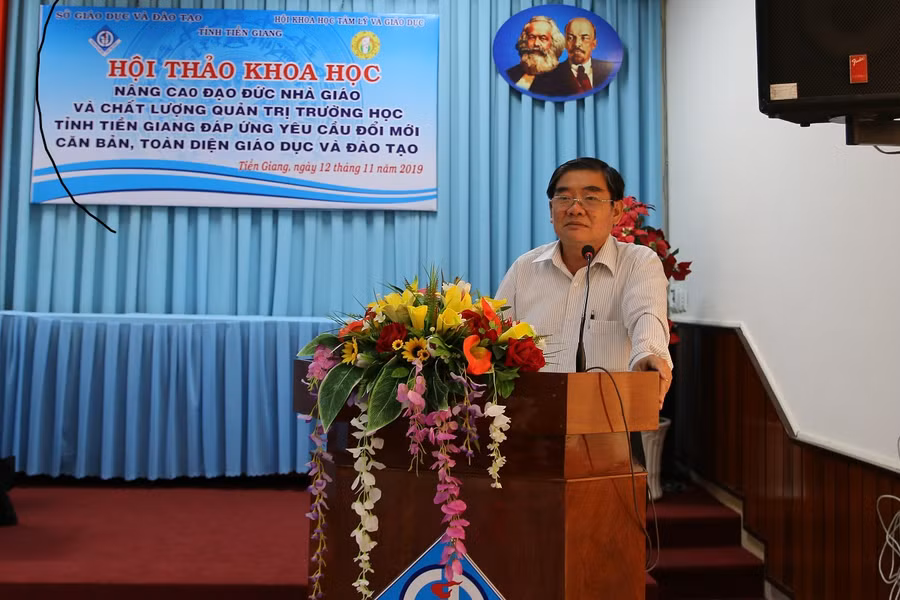 Giám đốc Sở GD&ĐT Tiền Giang Nguyễn Hồng Oanh phát biểu tại hội thảo.