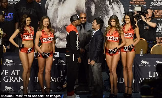 Bốn người mẫu tiếp lửa trận Mayweather - Pacquiao