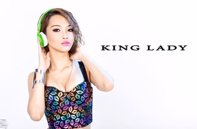 DJ King Lady (Phạm Thị Thu Hiền, 22 tuổi) sinh ra và lớn lên tại Sài Gòn. Cô mới nổi trong giới DJ tại Việt Nam. Cô từng lọt vào top 100 DJ nữ hàng đầu thế giới 2014 do trang web nổi tiếng Thefdjlist.com công bố. Mới đây, nữ DJ 9X tham gia chương trình The Remix 2015 với Giang Hồng Ngọc. 5 nữ DJ Việt xinh đẹp nổi tiếng hiện nay