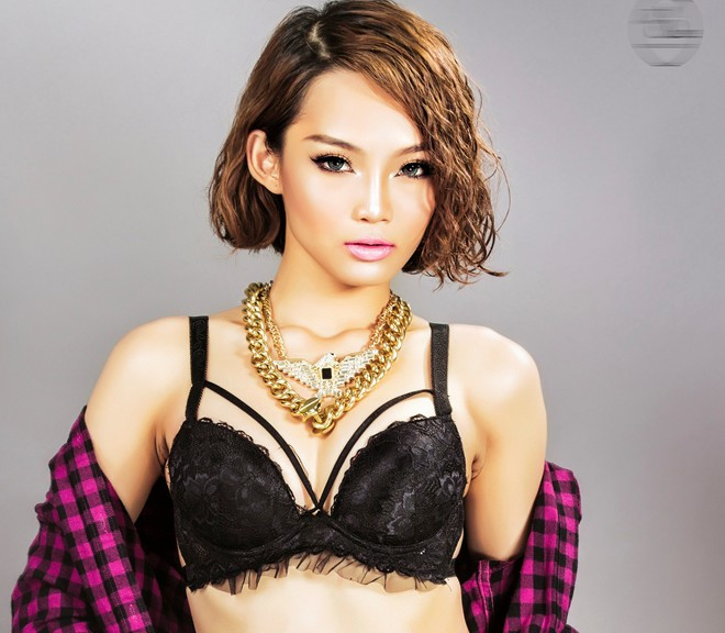 King Lady cho hay, sau The Remix, cô nhận được nhiều show diễn ở nước ngoài. Còn trong nước, nữ DJ nhận hai lịch diễn mỗi tuần. Tháng 8 tới, cô gái 22 tuổi sẽ tham gia thử sức cuộc thi DJ ở nước ngoài. Cùng với DJ Oxy, King Lady góp mặt trong chương trình Radio DJ cùng 47 nữ DJ trên thế giới từ trang web vendjs.com của Venezuela. 5 nữ DJ Việt xinh đẹp nổi tiếng hiện nay