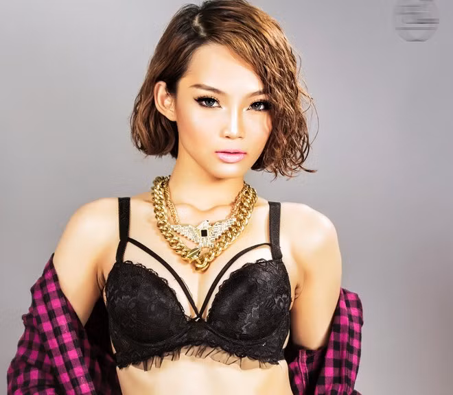 King Lady cho hay, sau The Remix, cô nhận được nhiều show diễn ở nước ngoài. Còn trong nước, nữ DJ nhận hai lịch diễn mỗi tuần. Tháng 8 tới, cô gái 22 tuổi sẽ tham gia thử sức cuộc thi DJ ở nước ngoài. Cùng với DJ Oxy, King Lady góp mặt trong chương trình Radio DJ cùng 47 nữ DJ trên thế giới từ trang web vendjs.com của Venezuela. 5 nữ DJ Việt xinh đẹp nổi tiếng hiện nay