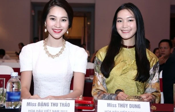 Hai hoa hậu khoe vẻ thanh tân