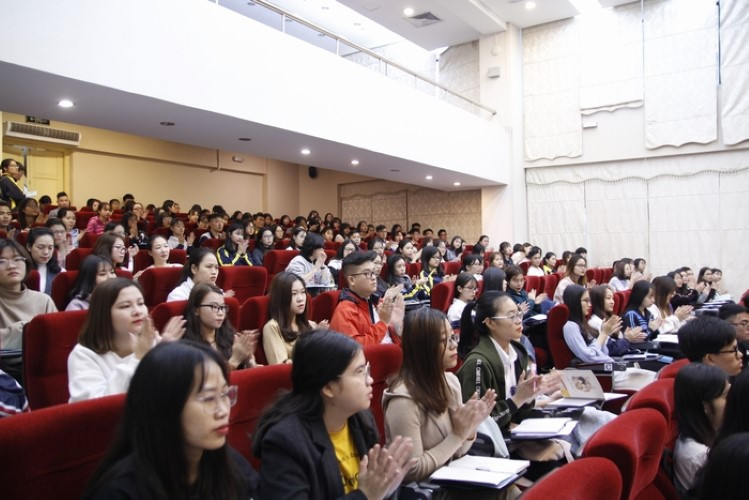 Đổi mới chính sách học phí cho SV sư phạm tác động đến cả tâm lý xã hội. Ảnh: NVCC Đổi mới chính sách học phí cho SV sư phạm tác động đến cả tâm lý xã hội. Ảnh: NVCC