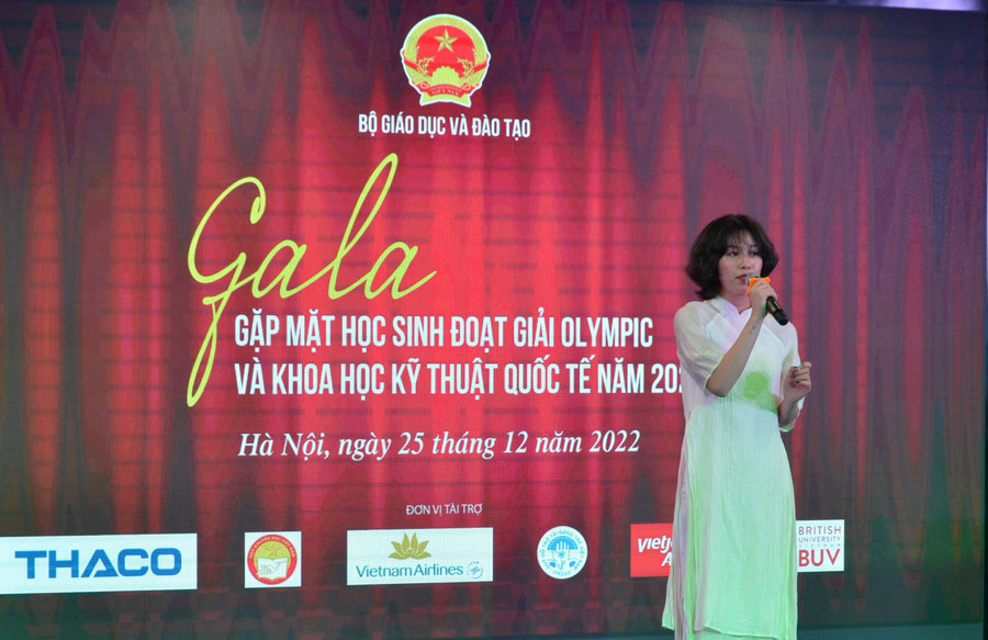 Văn nghệ giao lưu tại gala.