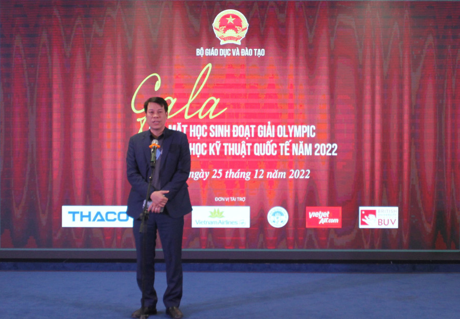 PGS.TS Nguyễn Quang Huy – Trưởng đoàn Sinh học tham dự Kỳ thi Olympic quốc tế phát biểu tại buổi lễ.