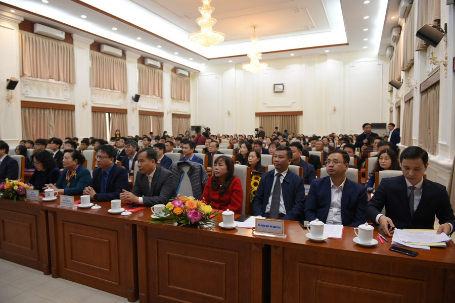 Các đại biểu tham dự buổi lễ. Ảnh: Thế Đại