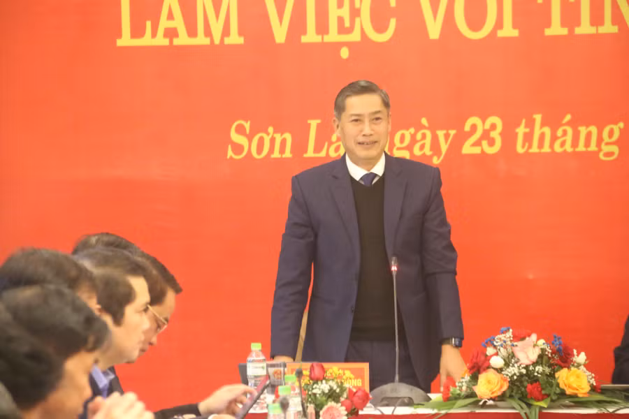 Bí thư Tỉnh ủy Nguyễn Hữu Đông phát biểu tại buổi làm việc.