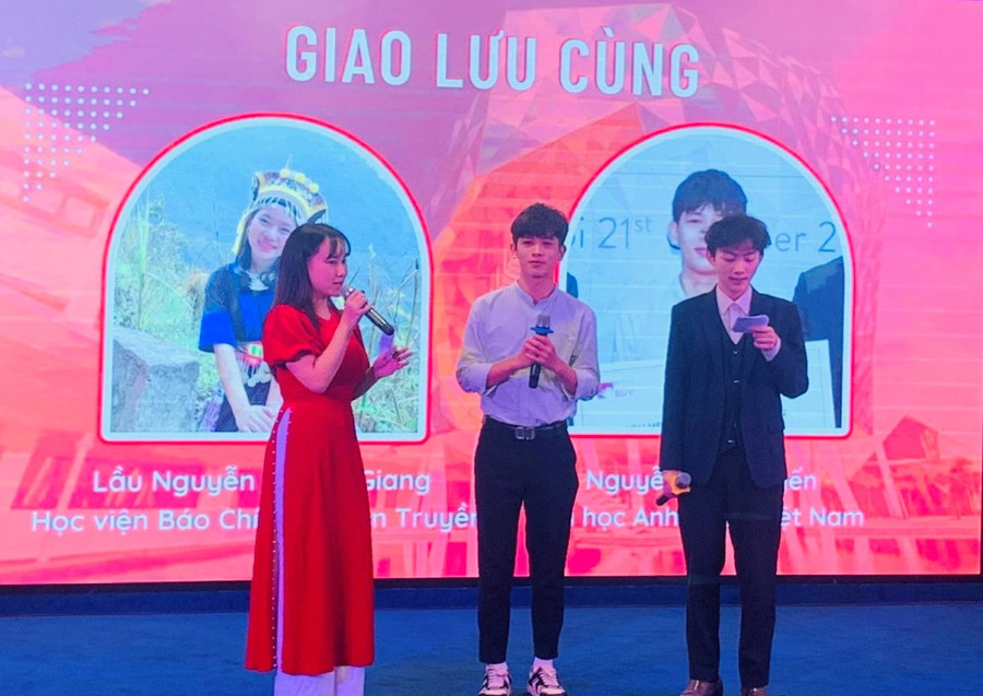 Nguyễn Như Huyến, sinh viên BUV chia sẻ tại gala.
