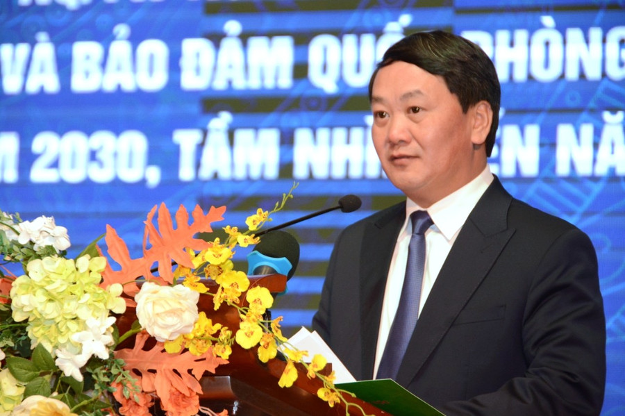 Ông Hầu A Lềnh, Chủ nhiệm Ủy ban Dân tộc phát biểu tại Hội nghị. Ông Hầu A Lềnh, Chủ nhiệm Ủy ban Dân tộc phát biểu tại Hội nghị.