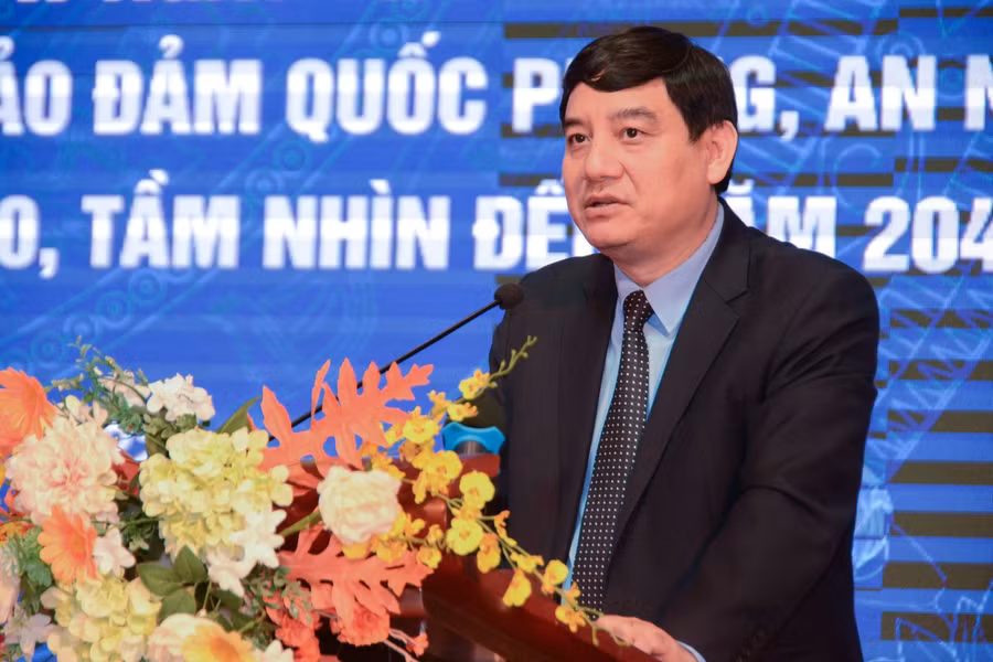 Ông Nguyễn Đắc Vinh, Chủ nhiệm Ủy ban Văn hóa, Giáo dục của Quốc hội phát biểu tại Hội nghị.