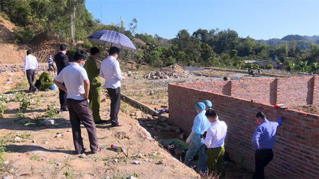 Giết bạn rồi giấu xác dưới đống gạch - Ảnh 2 Giet ban roi giau xac duoi dong gach - Anh 2