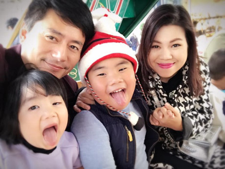 Trương Minh Cường hạnh phúc bên vợ đại gia và hai con tại Mỹ - Ảnh 2 Truong Minh Cuong hanh phuc ben vo dai gia va hai con tai My - Anh 2