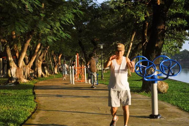 Thay khớp háng cho cụ ông gần 100 tuổi