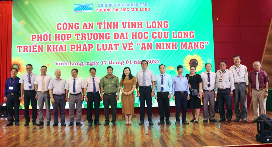 Đại biểu tham dự hội nghị. Đại biểu tham dự hội nghị.