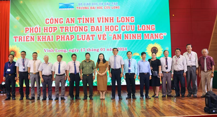 Đại biểu tham dự hội nghị.