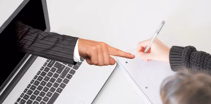 Gian lận thi cử là một trong những thách thức của giáo dục trực tuyến.