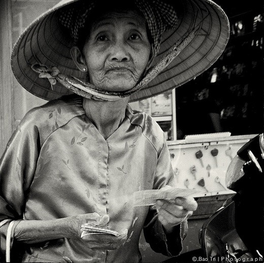 Đáng suy ngẫm câu chuyện cụ già bán vé số và gã giang hồ
