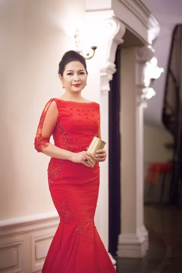 Đắt show MC vì đã xinh lại nói tiếng Anh "veo véo"