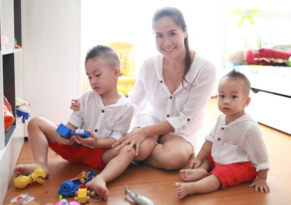 “Tình cũ” Lê Công Tuấn Anh khoe hai con trai đáng yêu