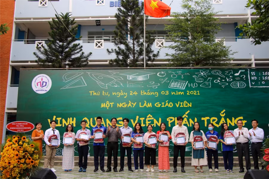 5 năm liền Trường THPT Nguyễn Du tổ chức chương trình Một ngày làm giáo viên cho học sinh tham gia. Ảnh: NTCC