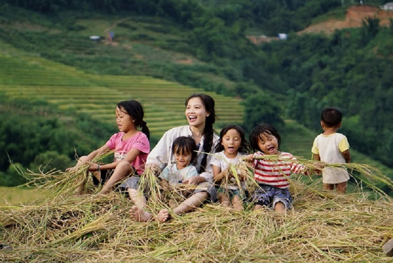 Cha mẹ cần dạy trẻ yêu bản thân nhưng không phải là sống ích kỷ, hưởng thụ. Ảnh minh họa.