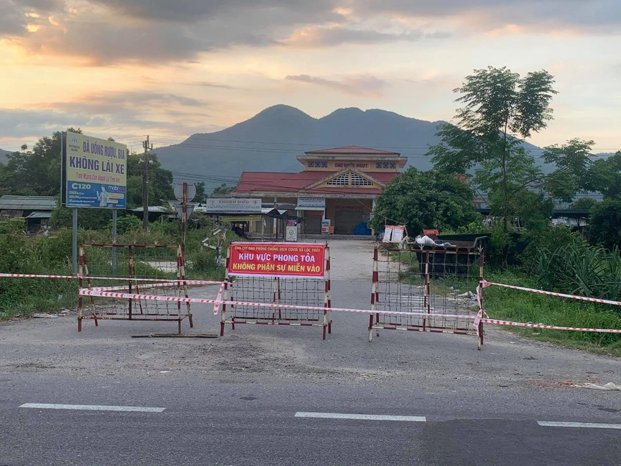 Phong toả chợ Lộc Thủy.