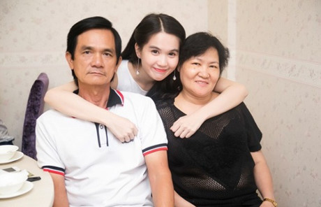 Ngọc Trinh tình cảm vào bếp với mẹ kế - Ảnh 5 Ngoc Trinh tinh cam vao bep voi me ke - Anh 5