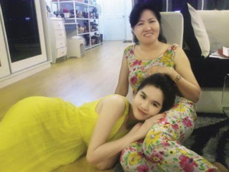 Ngọc Trinh tình cảm vào bếp với mẹ kế - Ảnh 6 Ngoc Trinh tinh cam vao bep voi me ke - Anh 6