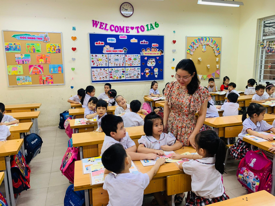 Một lớp học của Trường Tiểu học Vĩnh Tuy (Hai Bà Trưng, Hà Nội). Một lớp học của Trường Tiểu học Vĩnh Tuy (Hai Bà Trưng, Hà Nội).