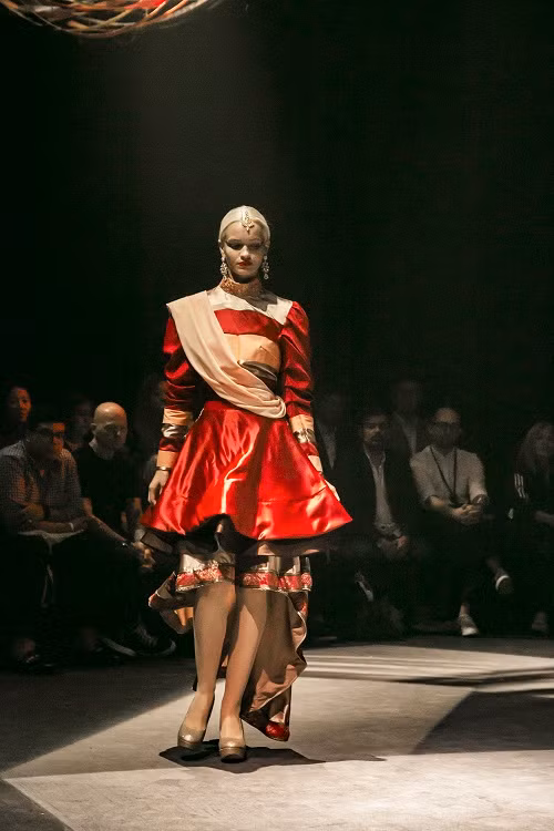 Một thiết kế của Meghna Sharma.