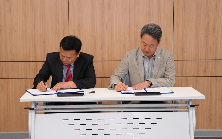 Trường Đại học Công nghệ TPHCM ký kết hợp tác với Hiệp hội Doanh nghiệp Hàn Quốc hồi tháng 4/2023. Ảnh: HUTECH Trường Đại học Công nghệ TPHCM ký kết hợp tác với Hiệp hội Doanh nghiệp Hàn Quốc hồi tháng 4/2023. Ảnh: HUTECH