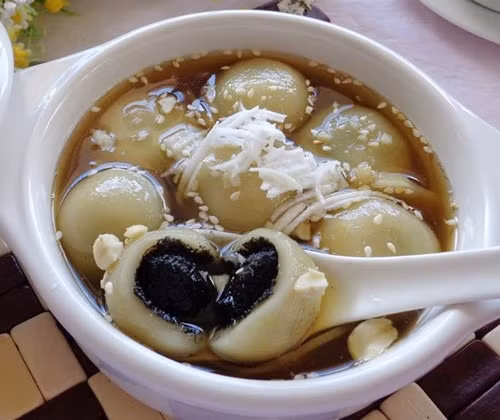 Cách nấu chè trôi nước nhân vừng đen thơm ngon, nóng hổi