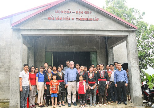 Đại sứ Australia Craig Chittick và thăm công ty Sơn Hà và người hưởng lợi của dự án chuỗi giá trị Quế (thuộc chương trình GREAT do Chính phủ Australia tài trợ) tại xã Nậm Đét, huyện Bắc Hà, Lào Cai