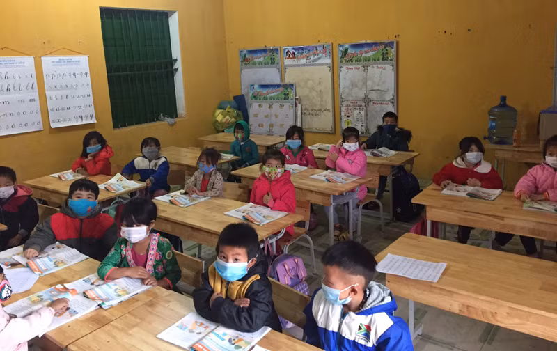 Giờ học trên lớp của các em học sinh Trường PTDTBT Tiểu học Chung Chải số 1.