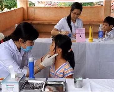 Tạm dừng tuyển viên chức chuyên trách làm công tác y tế trong trường học