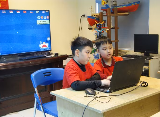 Đội tuyển Việt Nam trong cuộc thi trực tuyến. Ảnh: Hoàng Anh