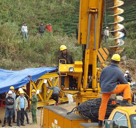 Giàn máy khoan tại hiện trường