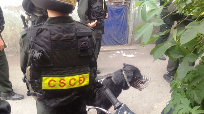 200 cảnh sát khám nhà nghi là trùm ma túy Sài Gòn