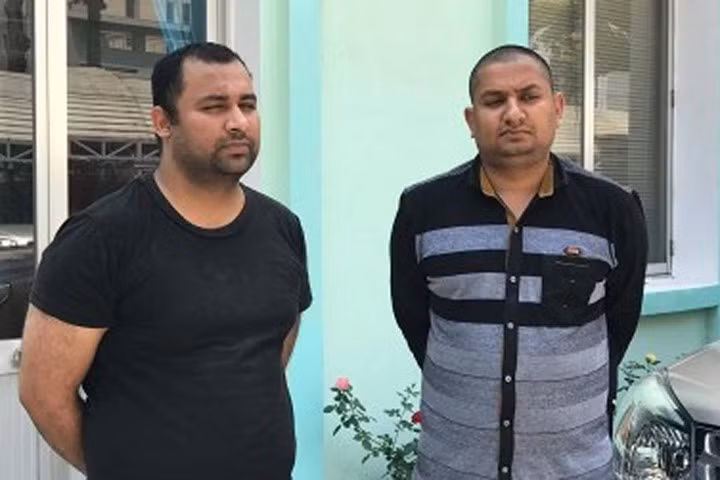 Bắt hai người đàn ông ngoại quốc cướp xe tài xế Grabbike