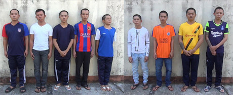 9 kẻ hung hãn mang theo dao kiếm đi đòi làm... bảo vệ - Ảnh 1 9 ke hung han mang theo dao kiem di doi lam... bao ve - Anh 1