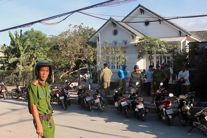 Nghi án, hai mẹ con bị sát hại dã man bên hiên nhà