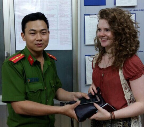 2 tên cướp đi SH giả dân chơi, một đêm giật 3 vụ - Ảnh 4 2 ten cuop di SH gia dan choi, mot dem giat 3 vu - Anh 4