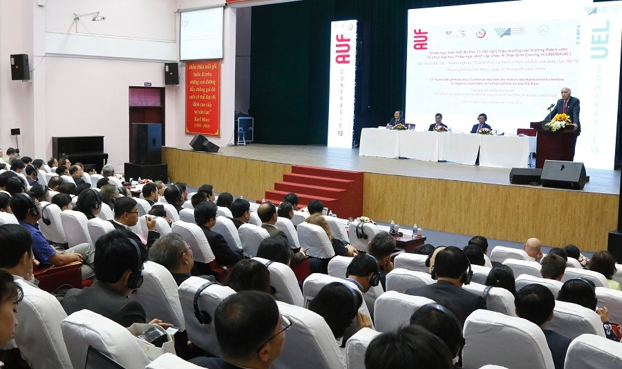 Quang cảnh Phiên họp toàn thể lần thứ 13 của Hội nghị 