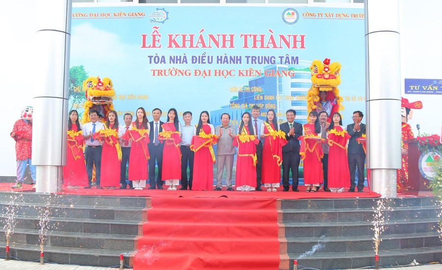 Khánh thành công trình Tòa nhà điều hành trung tâm có tổng mức đầu tư công trình 125 tỷ đồng.