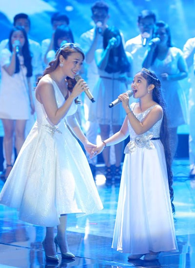 cô bé 9 tuổi hồng minh lên ngôi quán quân giọng hát việt nhí 2015 hình 2 co be 9 tuoi hong minh len ngoi quan quan giong hat viet nhi 2015 hinh 2